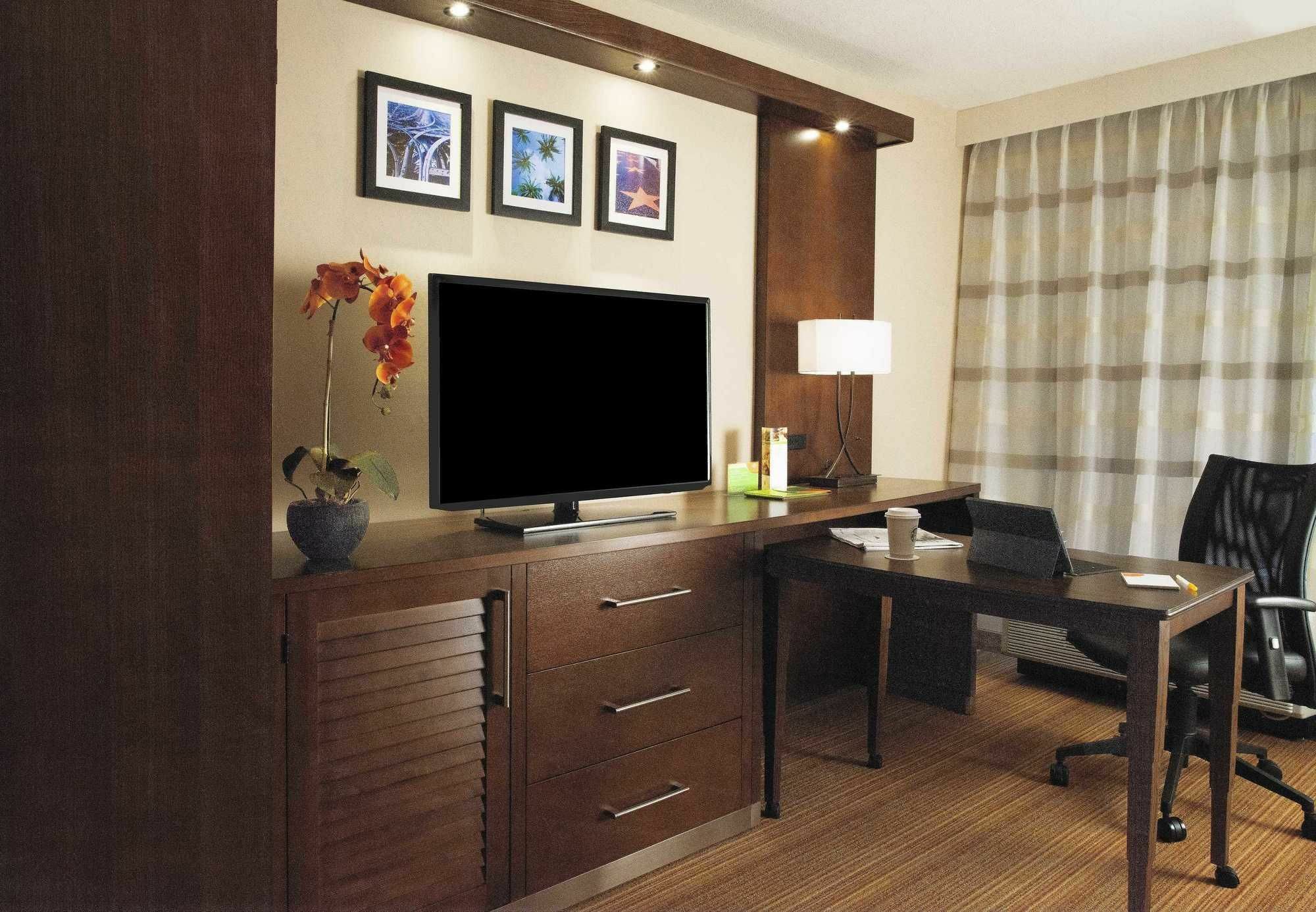 Courtyard By Marriott Los Angeles Woodland Hills Exterior foto